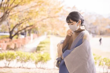 秋の花粉症対策：症状を軽減する方法とおすすめグッズ